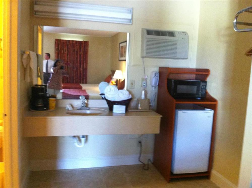 Oyo Hotel Augusta Downtown Стая снимка